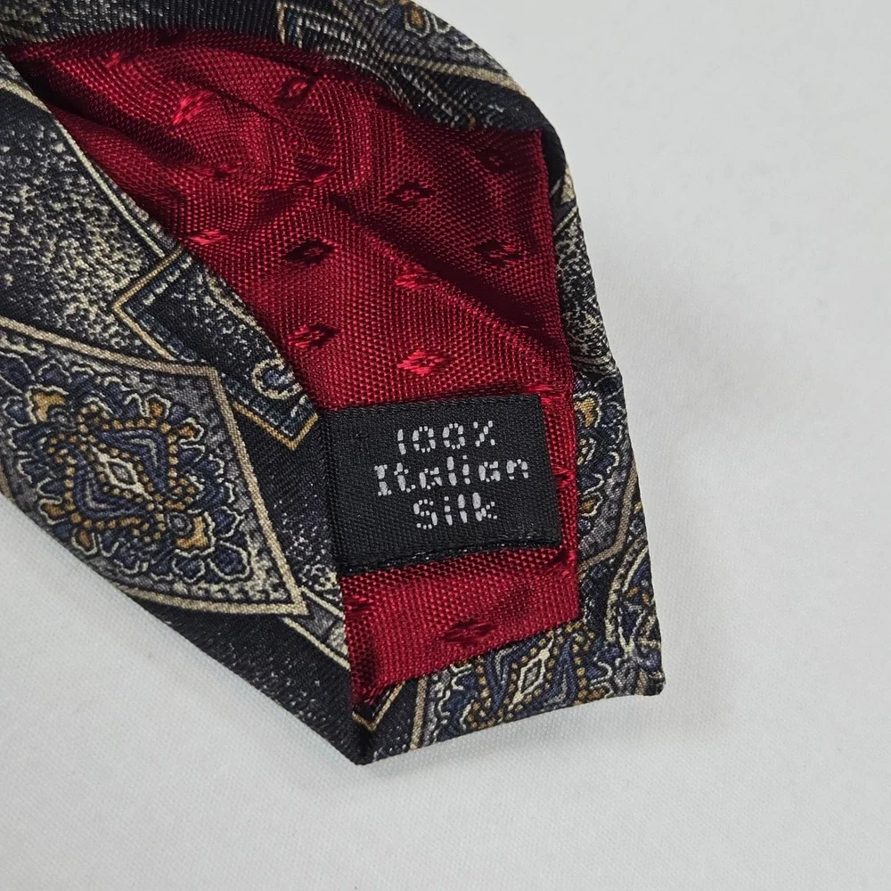 Vintage 90s Villa Bugatti Italian Silk Geometric Paisley Tie Navy Gold 3.75 x 58